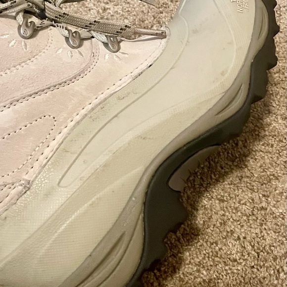 The North Face Women’s Chilkat Ivory and Beige Winter Snow Boots Size 7 US - Picture 9 of 9